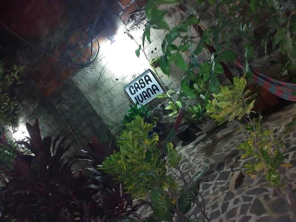 Hostal Casa Ivana León Exteriör bild