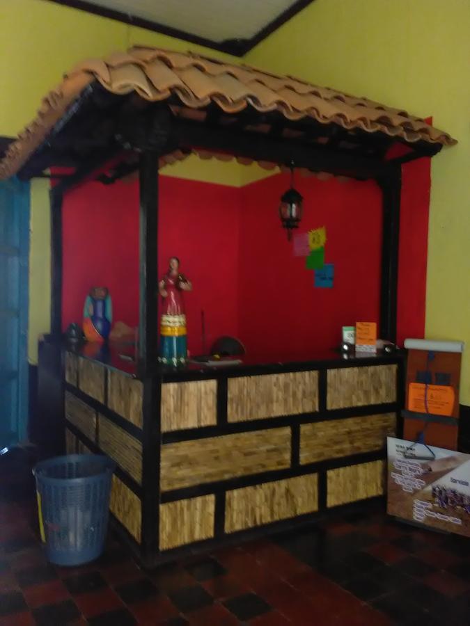 Hostal Casa Ivana León Exteriör bild