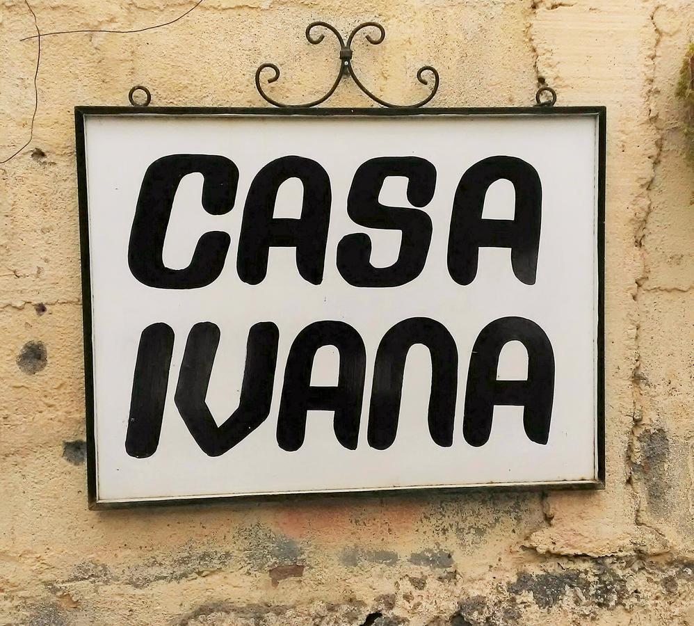 Hostal Casa Ivana León Exteriör bild