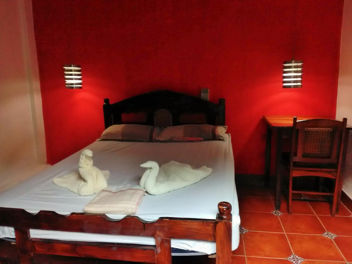 Hostal Casa Ivana León Exteriör bild