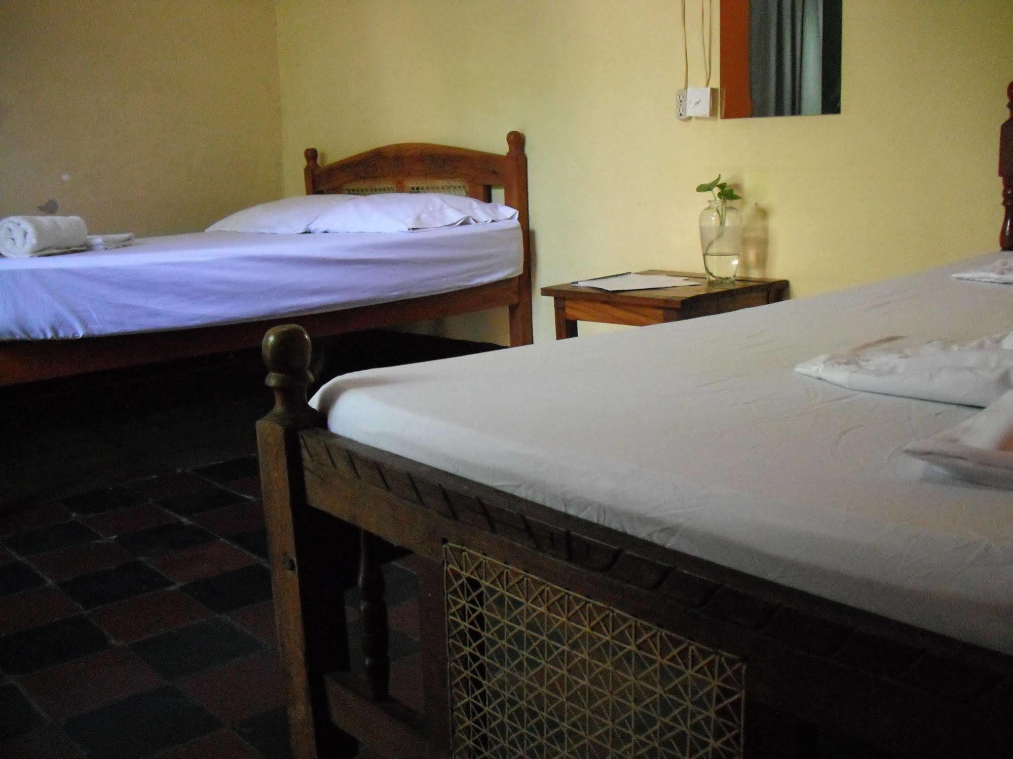 Hostal Casa Ivana León Exteriör bild