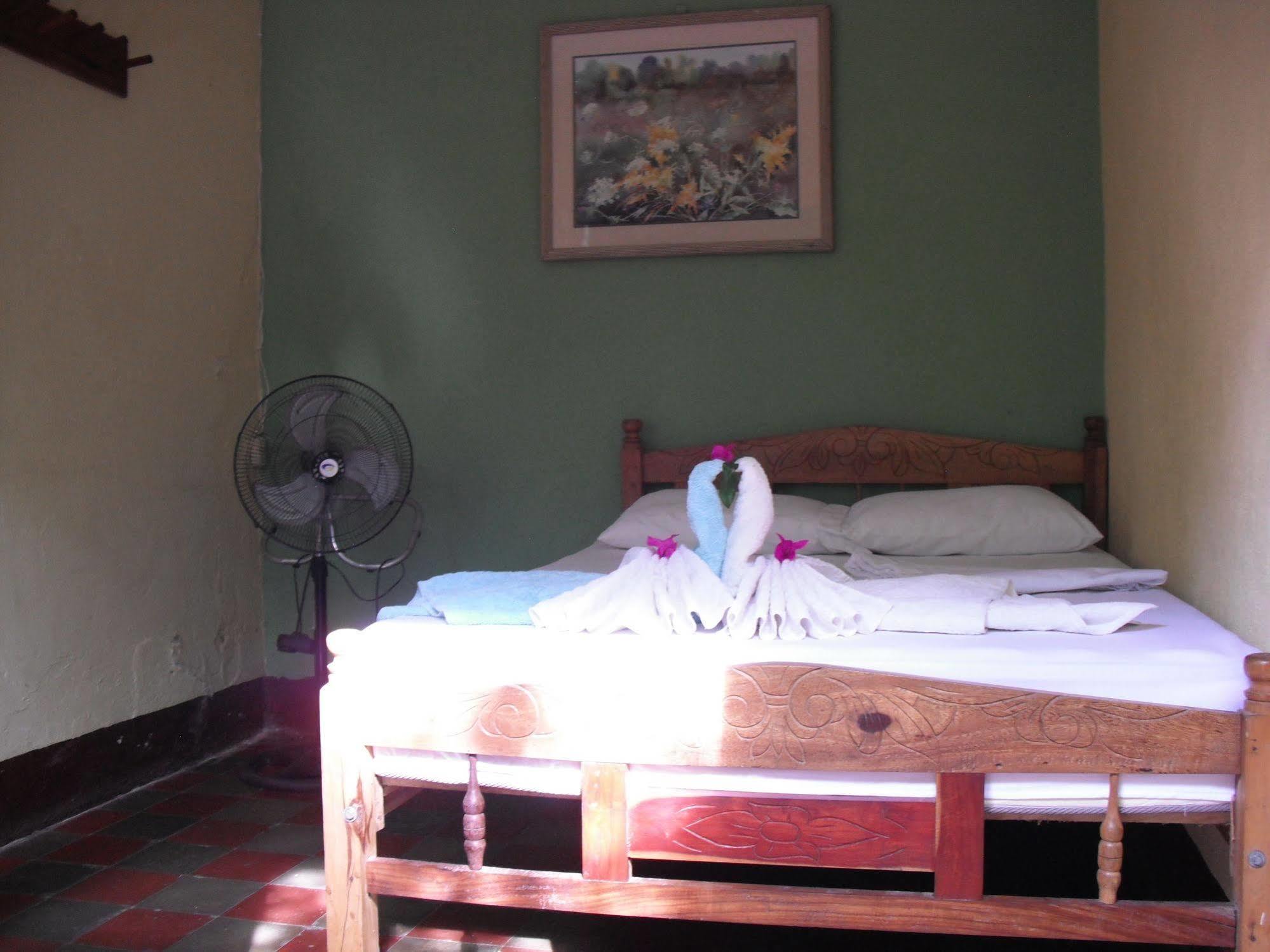 Hostal Casa Ivana León Exteriör bild