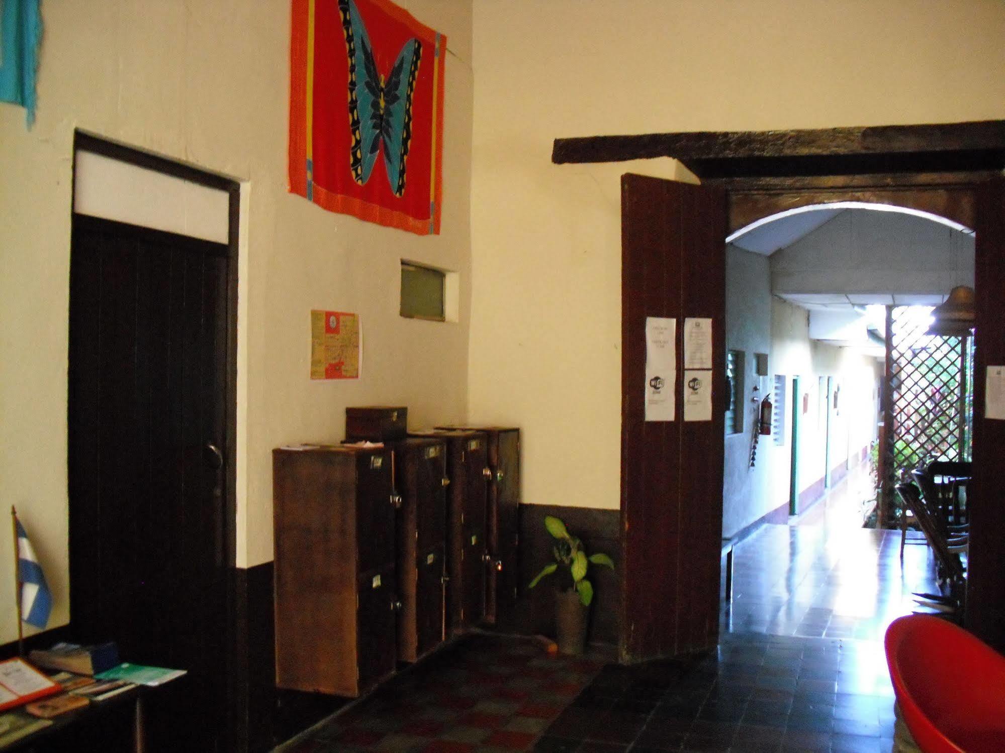 Hostal Casa Ivana León Exteriör bild