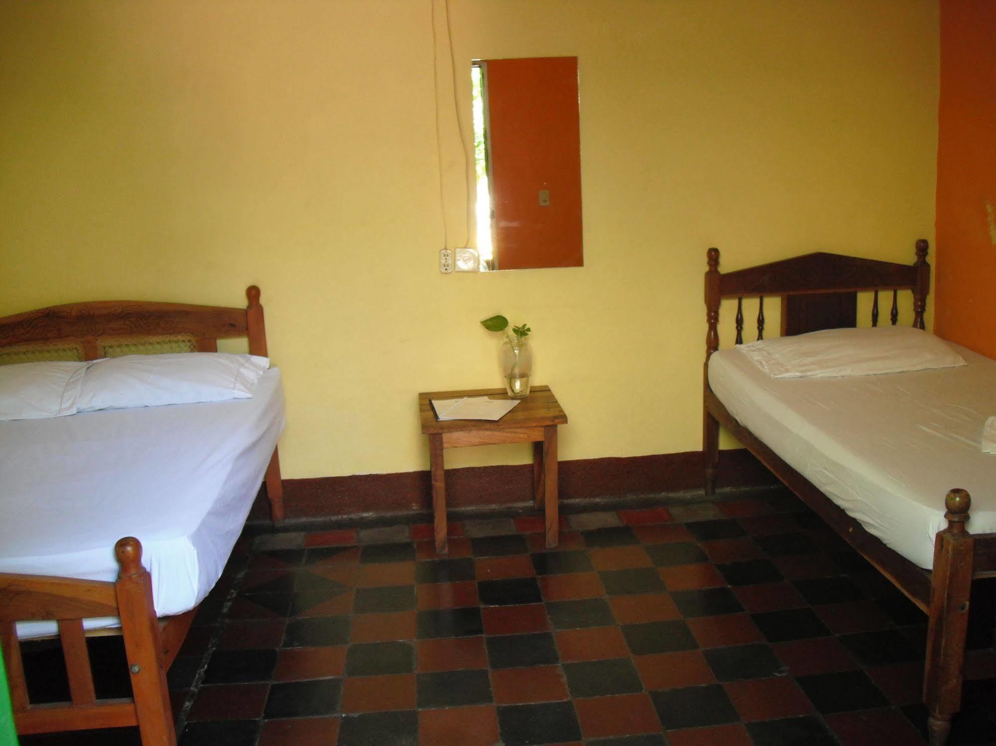Hostal Casa Ivana León Exteriör bild