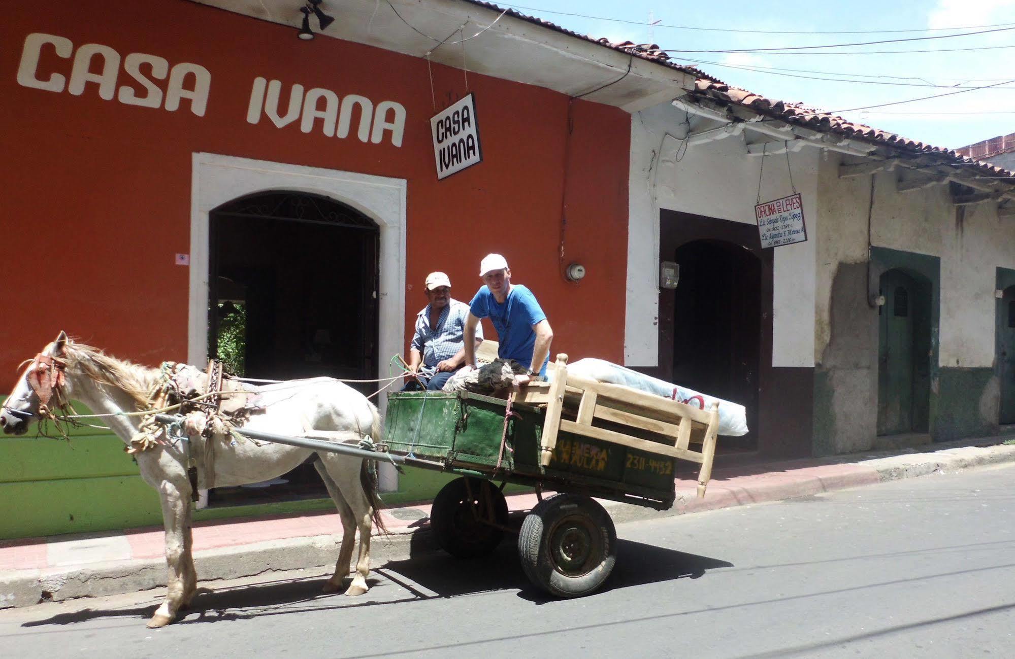 Hostal Casa Ivana León Exteriör bild